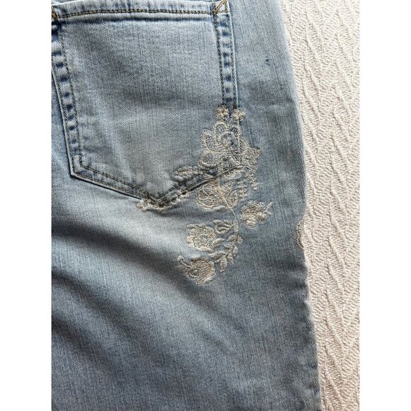 Women's Chico's Platinum Skimmer Denim Ankle Jeans Sz 0.5/US Size 6 Floral Embro - Picture 7 of 12